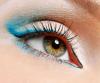 eyeliner-liquid-niebieski-z-białym-cieniem-do-powiek.jpg